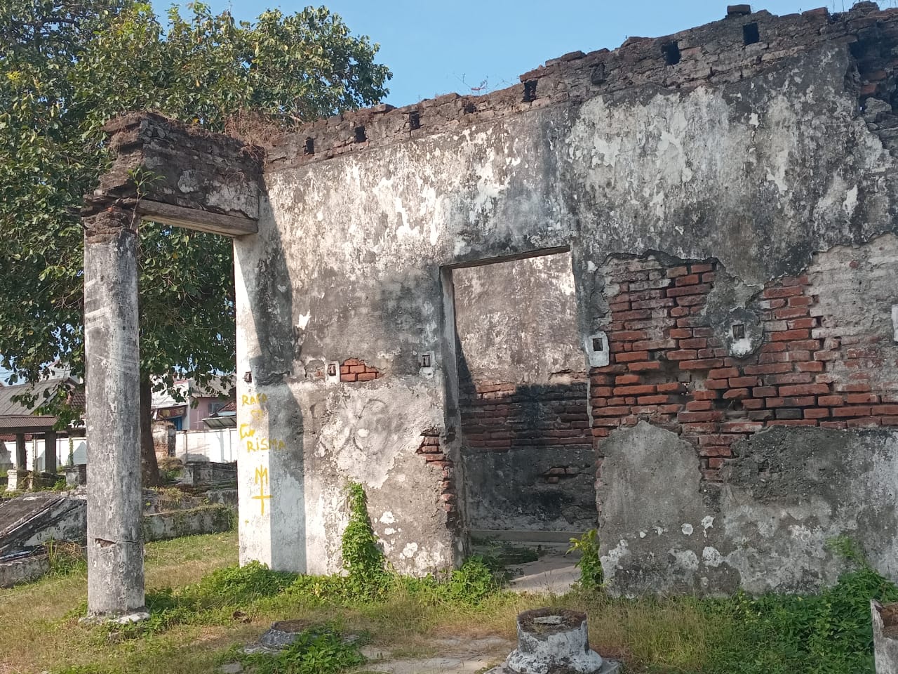 Pemakaman yang diresmikan pada 1 Desember 1847 ini memiliki luas sekitar 6,5 hektare dan menjadi tempat peristirahatan terakhir bagi tokoh-tokoh penting dari kalangan Eropa.