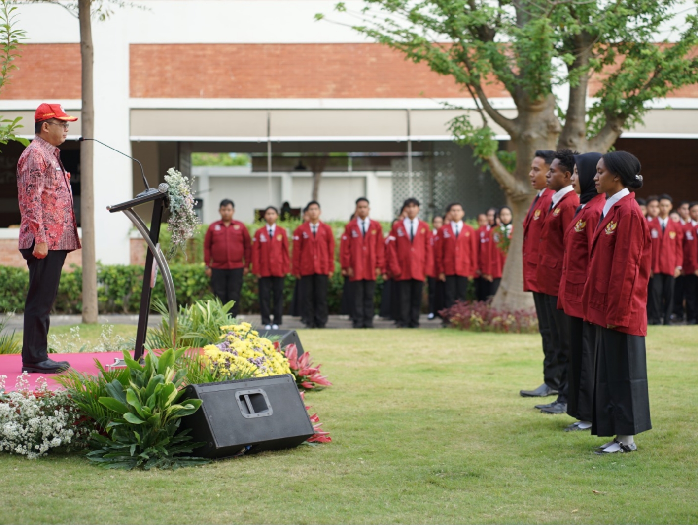 Ratusan mahasiswa dari seluruh Indonesia yang menerima beasiswa saat disambut di asrama mahasiswa Nusantara (AMN) Surabaya. (IST)