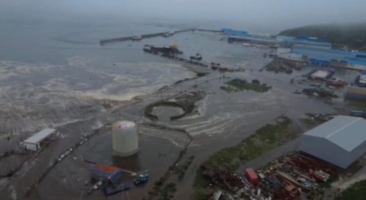 Getaran 8,7 skala richter memicu gelombang tsunami yang berdampak pada beberapa negara, termasuk sejumlah wilayah di Indonesia Timur.