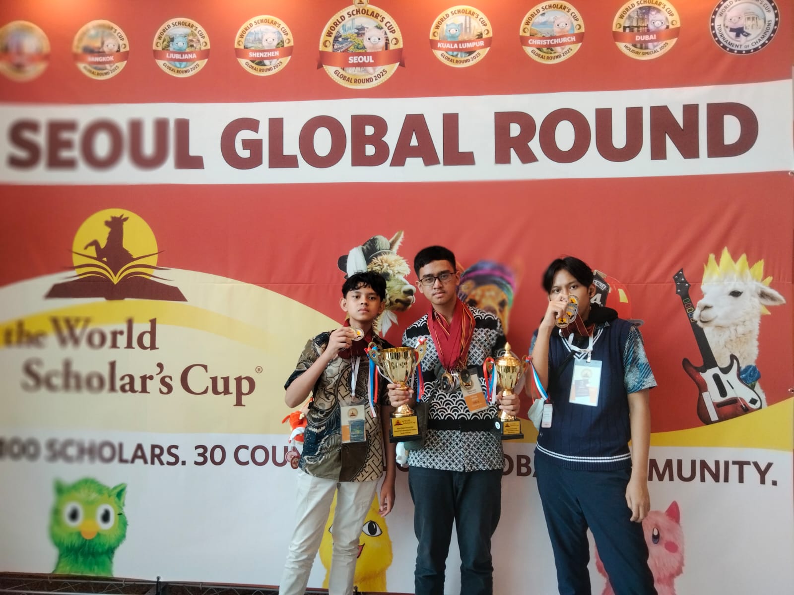 MEMBANGGAKAN : Siswa SMP Al Hikmah Surabaya meraih prestasi ajang Internasional World Scholar