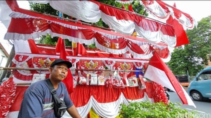 Para pedagang musiman bendera biasanya menikmati lonjakan permintaan.