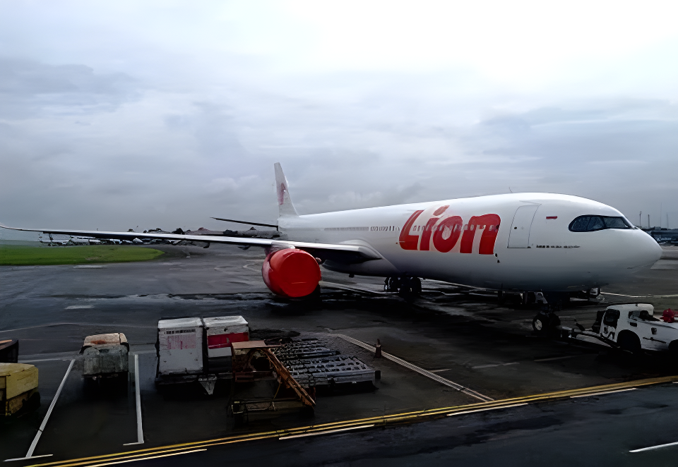 Penumpang Lion Air teriak ada bom jelang lepas landas, penerbangan JT-308 sempat terganggu, Sabtu (2/8) malam.