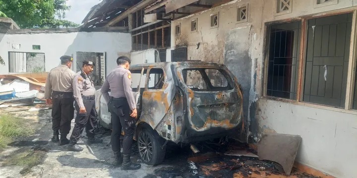 WNA Australia rampas mobil warga, tabrak dua orang, lalu bakar mobil curian di Bali, Minggu (3/8) dini hari.