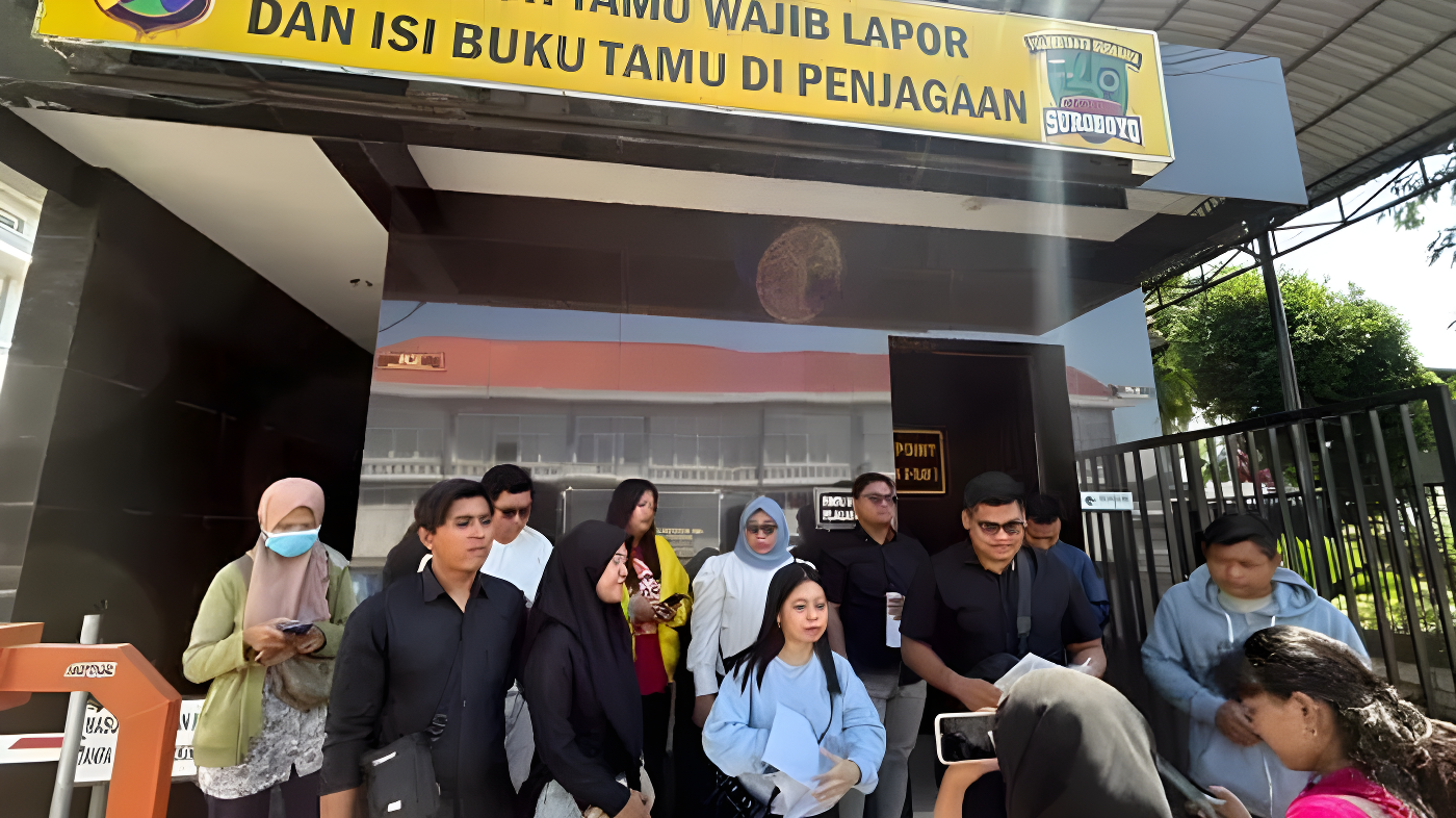 45 pasangan calon pengantin di Surabaya diduga menjadi korban penipuan oleh sebuah jasa wedding organizer (WO) ilegal.