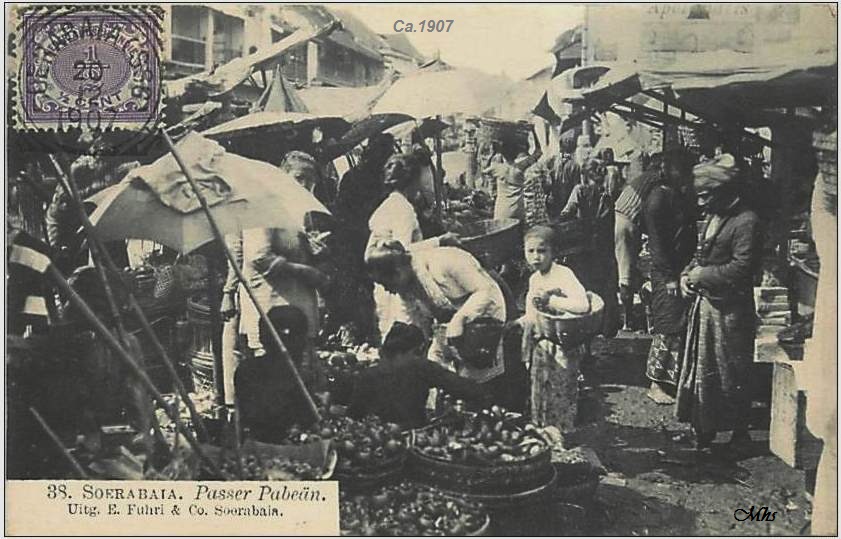 SIBUK: Aktivitas di Pasar Pabean tahun 1907 dan di tahun 1910 sudah ramai dengan jual beli.