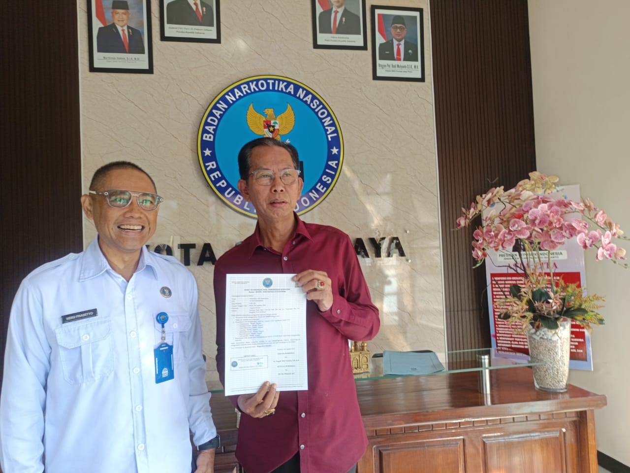 Ketua DPRD Kota Surabaya Adi Sutarwijono usai jalani tes urine. (IST)