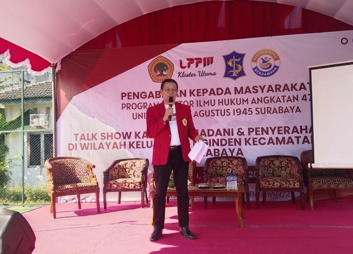 SAMBUTAN: Prof. Dr. Slamet Suhartono, Dekan Fakultas Hukum UNTAG Surabaya membuka acara kegiatan pengabdian masyarakat dan talkshow Kampung Madani dan Penyerahan IPLCRT wilayah Kelurahan Nginden