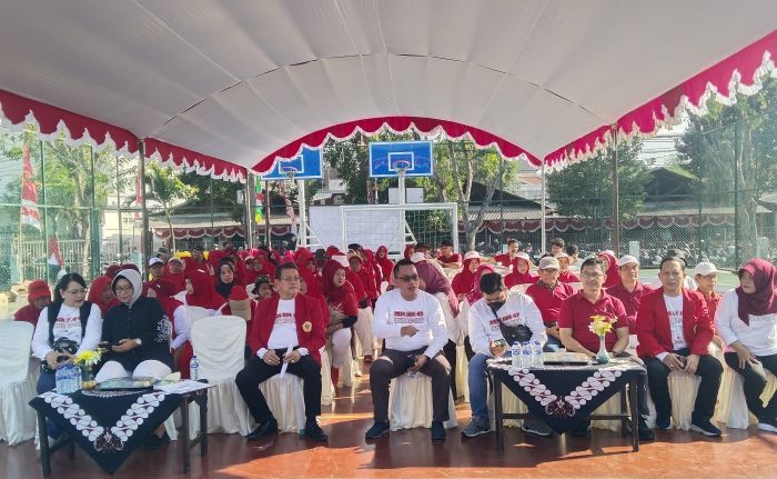 PENGABDIAN: Para hadirin saat mengikuti kegiatan pembukaan pengabdian masyarakat program doktor angkatan 47 UNTAG Surabaya.
