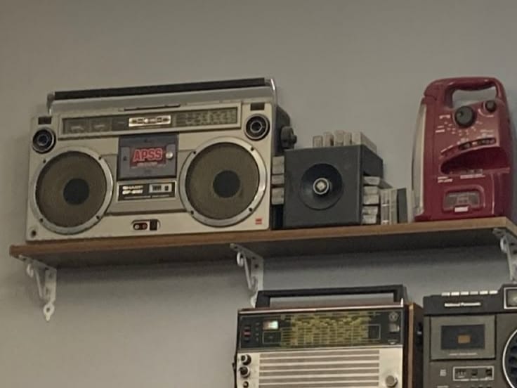 Musik dari Radio bisa jadi opsi kekhawatiran pelaku usaha atas polemik royalti musik.