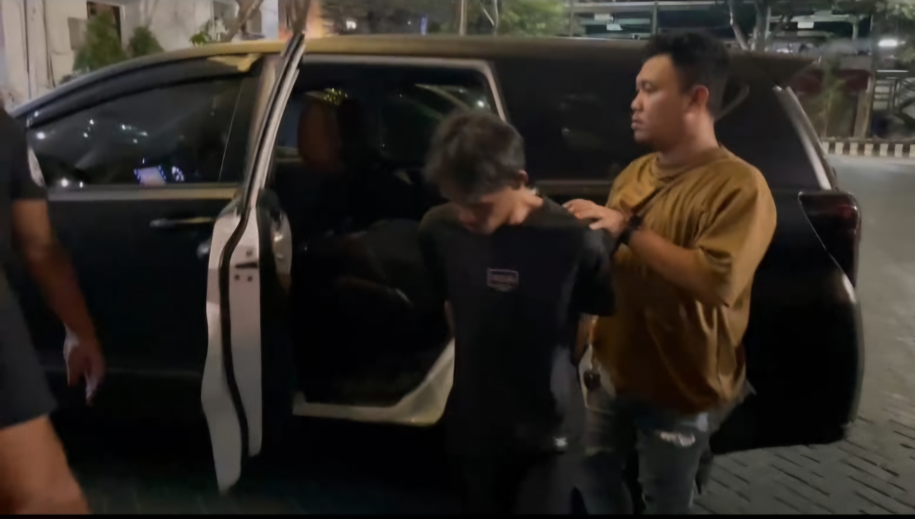 DIAMANKAN : Tersangka HS asal Dampit, Malang, ditangkap usai bobol tiga minimarket dan restoran Jepang di Surabaya. (IST/RADAR SURABAYA)