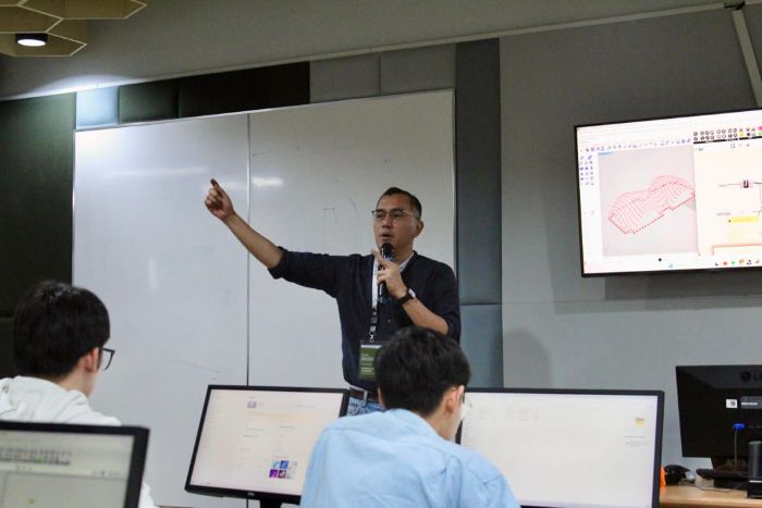 KIPRAH: Stephanus Evert Indrawan, Dosen Prodi Arsitektur Universitas Ciputra menyebut bambu merupakan kekayaan khas negara tropis yang menyimpan potensi besar sebagai material konstruksi masa depan.