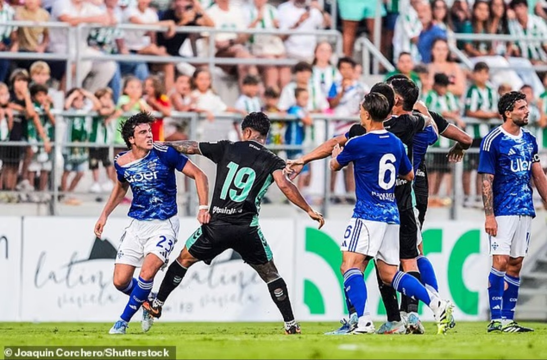 Pemain Real Betis dan Como FC terlibat dalam perkelahian massal di akhir babak pertama pertandingan pramusim mereka.