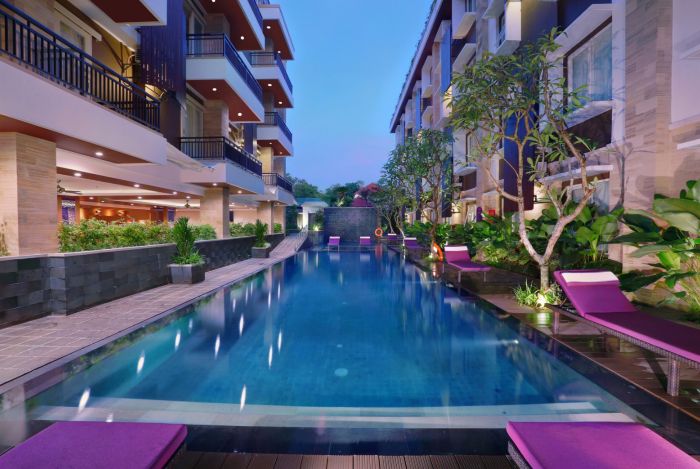 Kolam renang di Quest Hotel San Denpasar