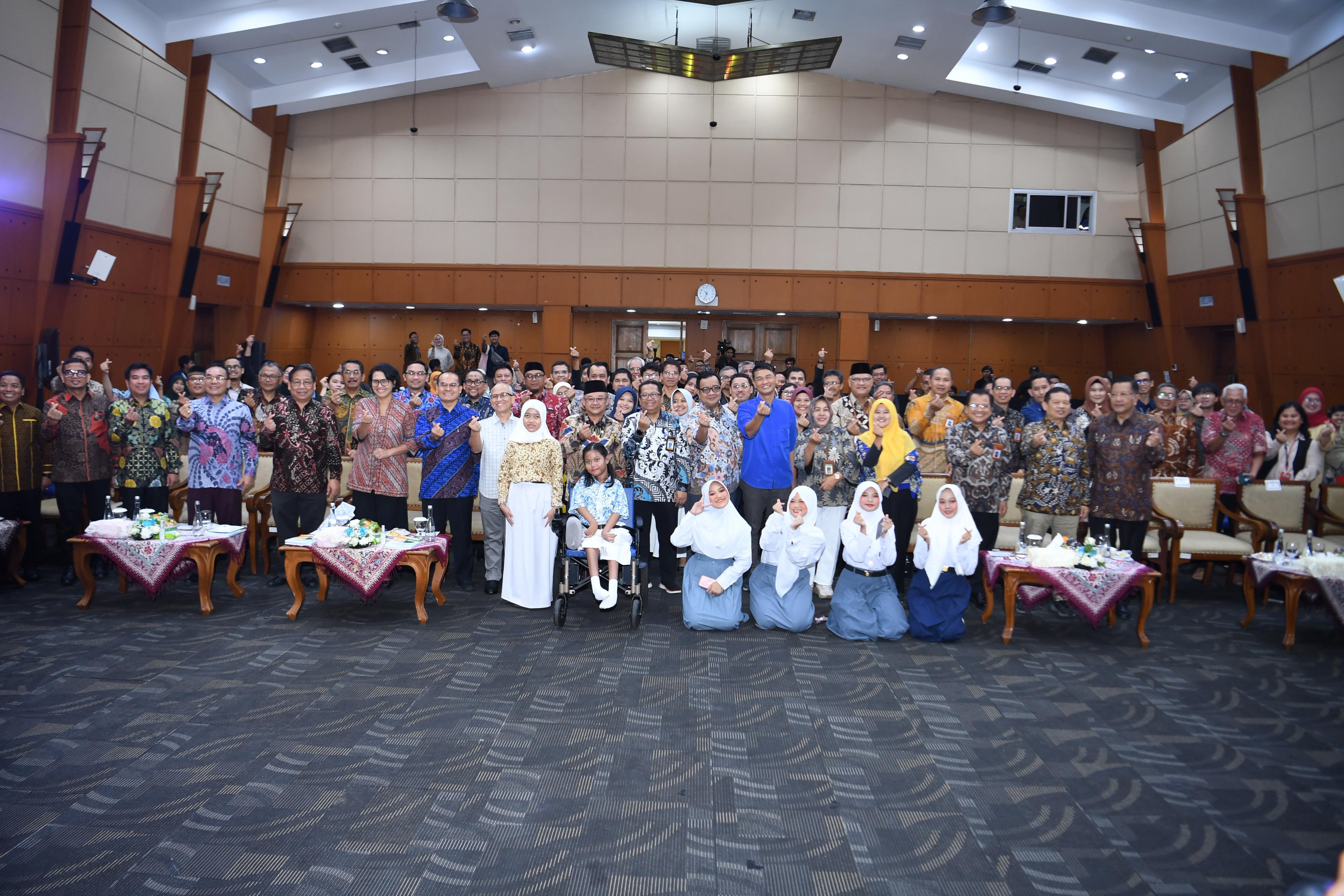 Pemerintah memperluas layanan pendidikan menengah bagi masyarakat di wilayah 3T serta komunitas pekerja migran melalui peluncuran program PJJ.