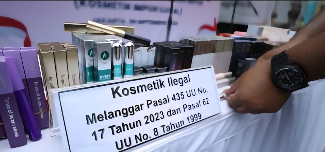 BPOM resmi mencabut izin edar 21 produk kosmetik per Agustus 2025 setelah menemukan ketidaksesuaian komposisi dengan data notifikasi yang terdaftar.