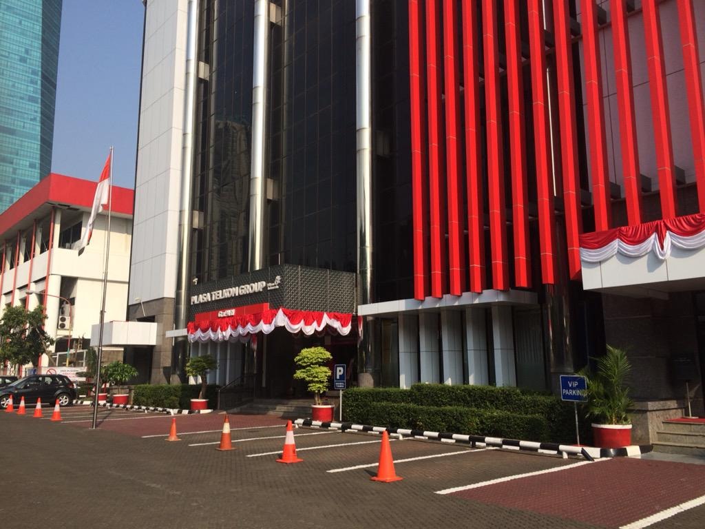Laporan Profil Internet Indonesia 2025 menunjukkan mayoritas pengguna merasakan koneksi lambat akibat pemerataan infrastruktur digital yang belum merata.