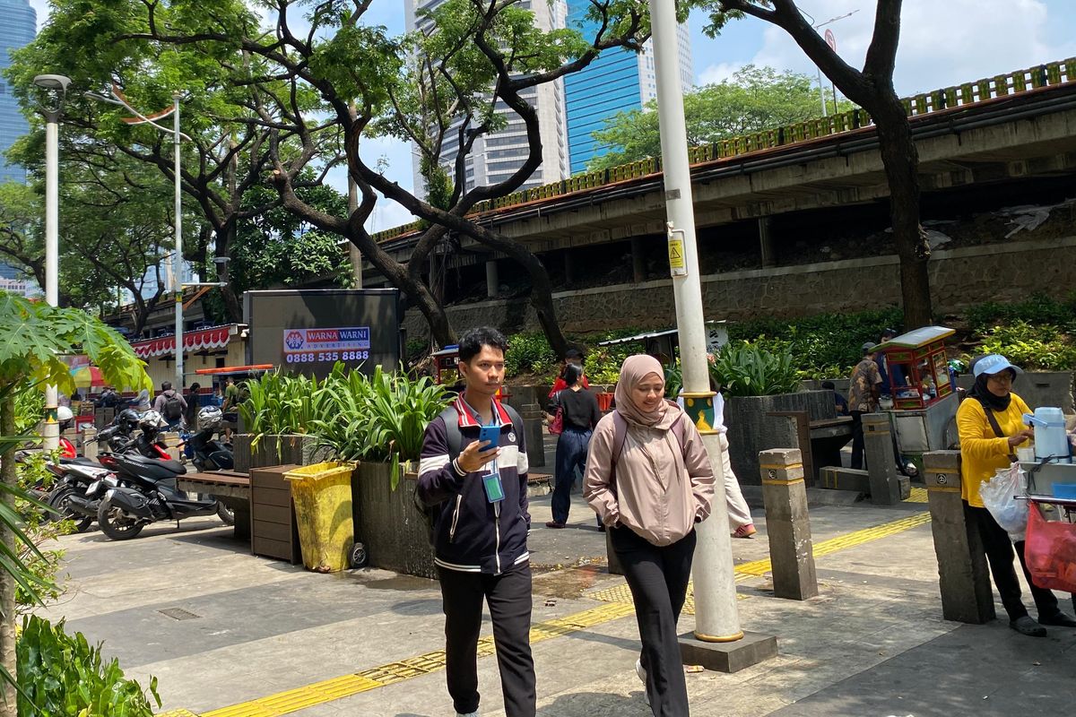 Cuti bersama 18 Agustus 2025 usai HUT ke-80 RI berlaku wajib bagi ASN, opsional bagi swasta, menuai kritik pekerja.