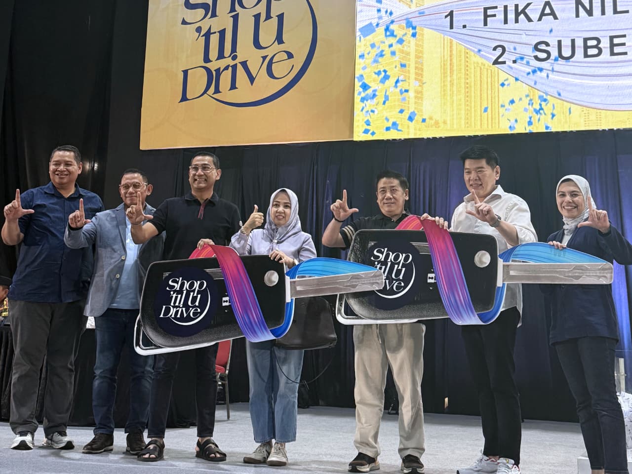 Bank Mandiri & Pakuwon Group gelar pengundian &ldquo;Shop &lsquo;Til U Drive&rdquo; di Surabaya, raih Rp 950 miliar transaksi dan 2,6 juta kupon undian.
