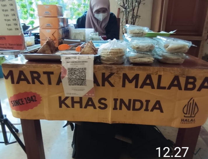 BERDAGANG: Salah satu tempat di Ampel yang menjual aneka kuliner India.