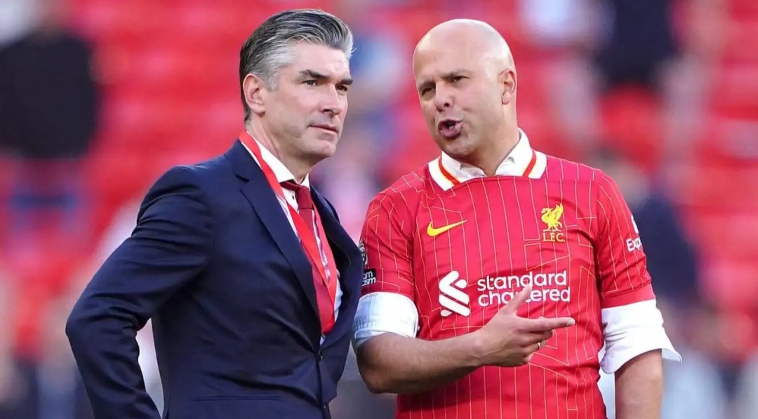 Direktur olahraga Liverpool Richard Hughes dan Arne Slot, duet maut di belakang layar bursa transfer.