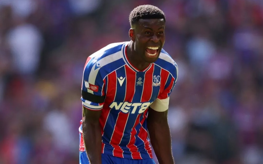 Marc Guehi masih ingin bermain di Crystal Palace tapi juga berharap dilepas ke Liverpool.