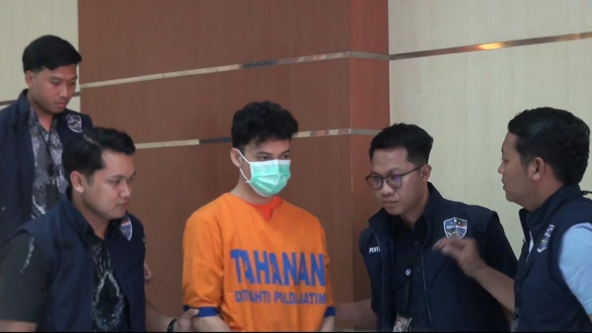 DIRINGKUS: Pelaku penyebaran konten asusila ditangkap Polda Jatim. Korban asal Sidoarjo sampai mengalami trauma berat. (IST/RADAR SURABAYA)