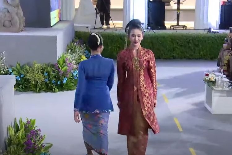Acara Hari Kebaya Nasional menampilkan 14 jenis kebaya Nusantara beserta ragam sanggul tradisional dari berbagai daerah di Indonesia, memperlihatkan kekayaan budaya yang begitu beragam.