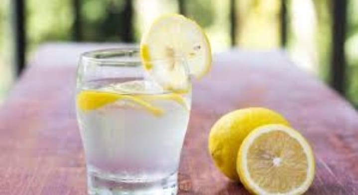 Segelas air lemon untuk tingkatkan kekebalan dan pencernaan
