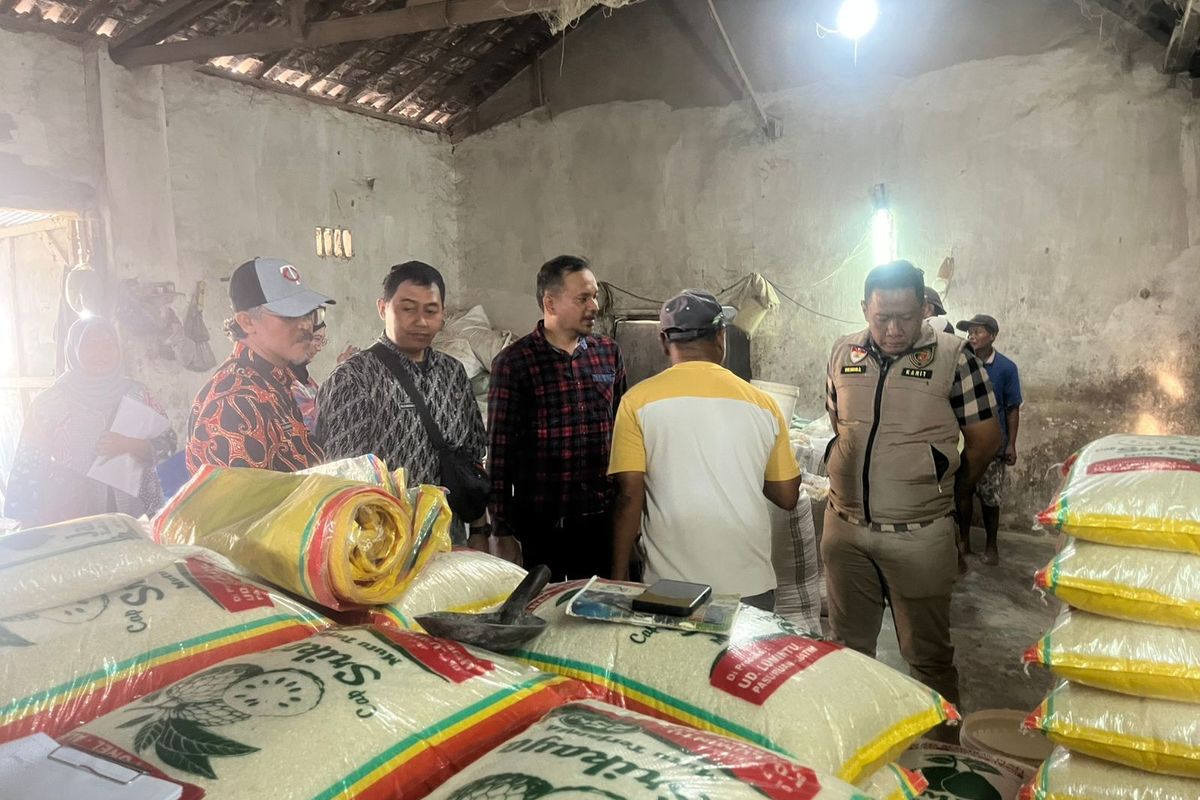 Pemeriksaan gudang beras, agen sembako dan penggilingan padi oleh tim Satgas Pangan gabungan Kota Pasuruan