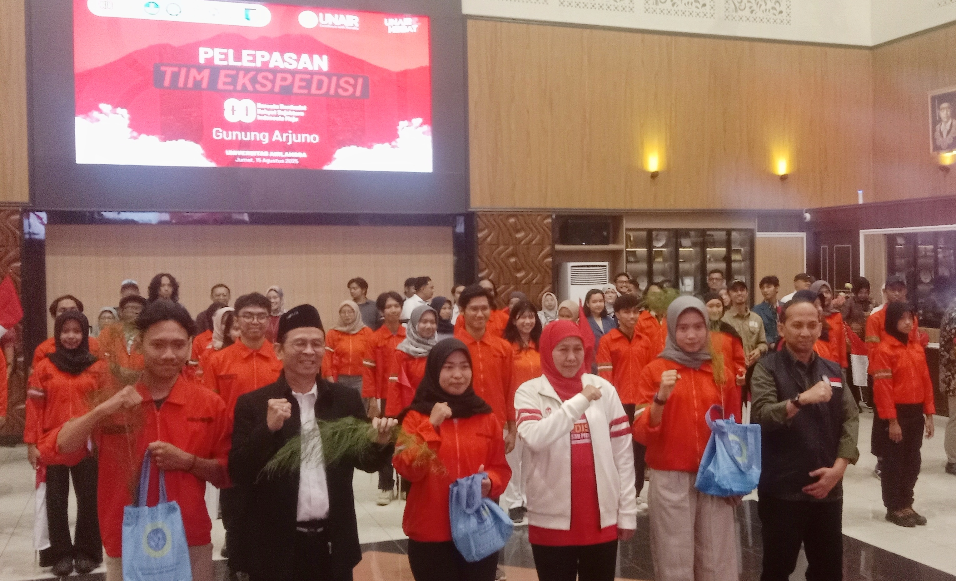 Mapala Wanala Unair akan bentangkan 80 meter bendera Merah Putih di Gunung Arjuno.