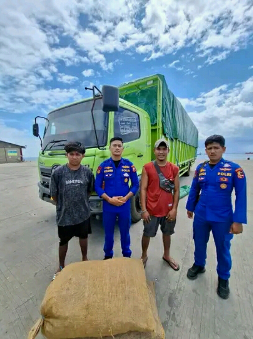 Truk pengangkut komoditas ilegal diamankan di Balikpapan. (IST)