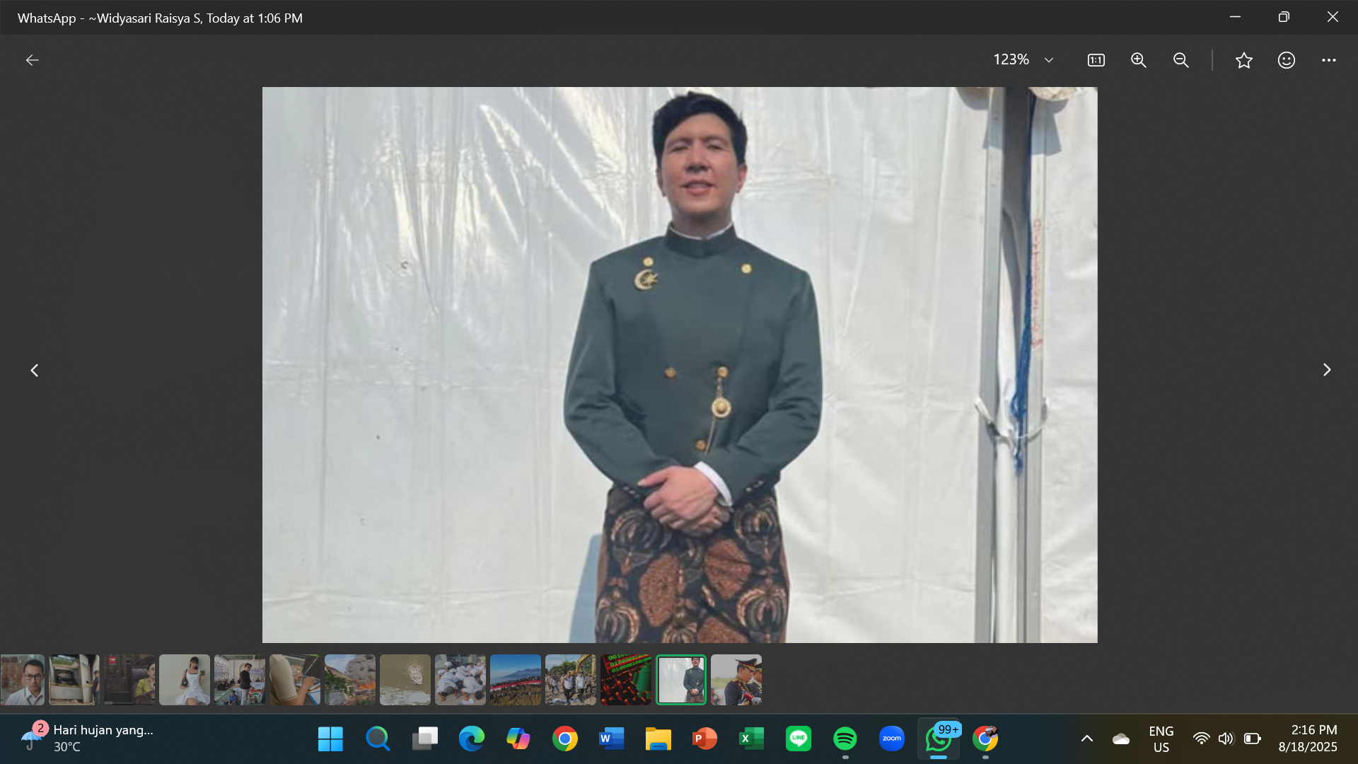 Windah Basudara jadi pembina upacara HUT ke-80 RI di Lapangan Blok S, Jakarta Selatan, tampil beda dari biasanya.