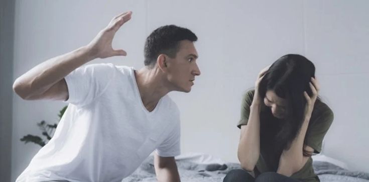 Trauma berat perempuan di Surabaya karena KDRT oleh suami.