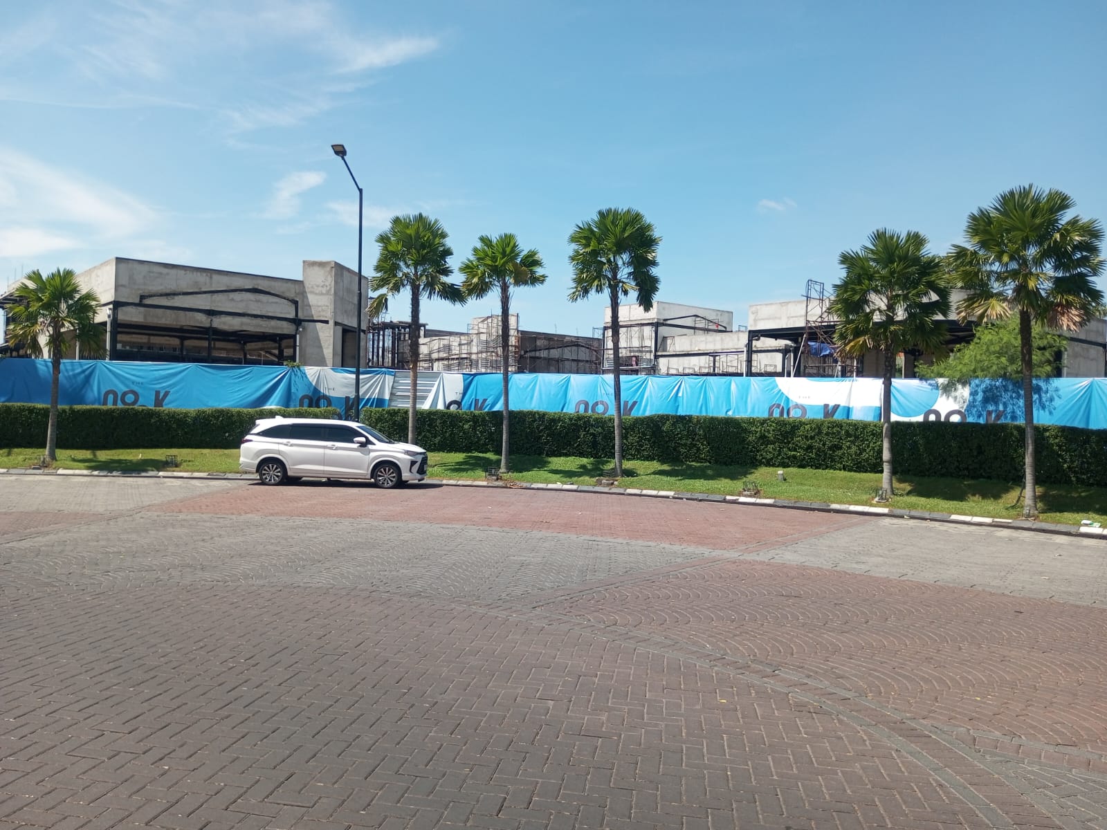 LOKASI: Warga mendukung pembangunan The Nook di Jalan Boulevard Famili Selatan, Wiyung, Surabaya.(IST/RADAR SURABAYA)