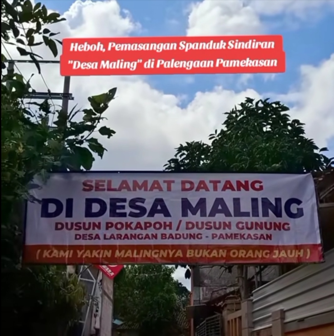 Spanduk sindiran terpasang di pintu masuk Desa Larangan Kecamatan Pamekasan.