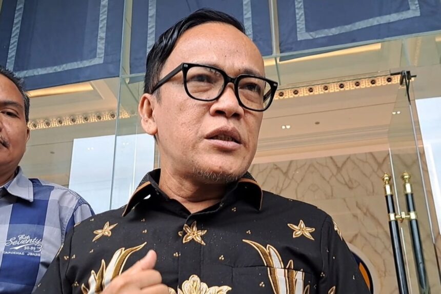 KPK tangkap Wamenaker Immanuel Ebenezer terkait dugaan pemerasan sertifikasi K3, diamankan bersama 10 orang lain.