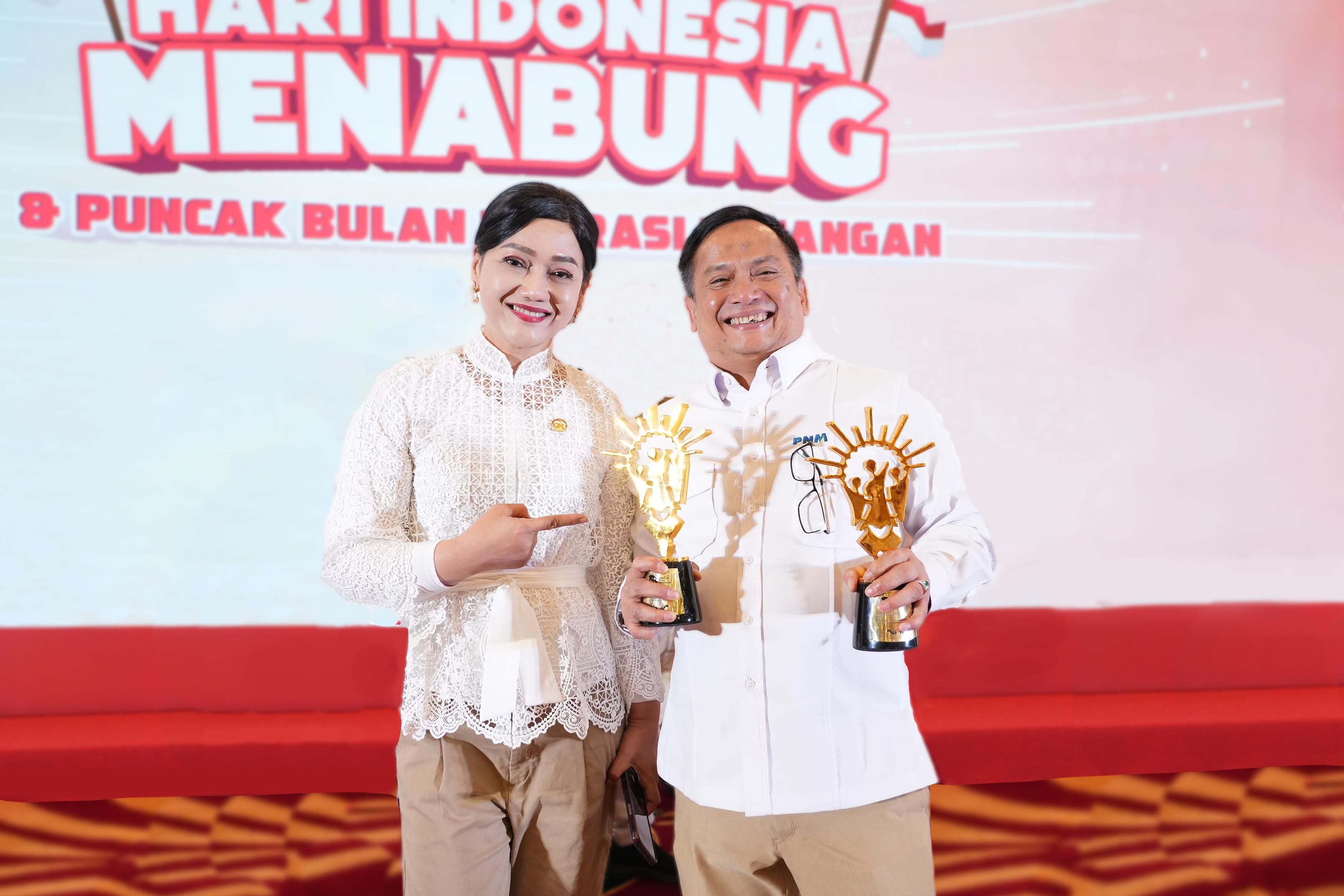 PNM meraih dua penghargaan bergengsi, yaitu sebagai Lembaga Keuangan Khusus dan Fintech dengan Program Literasi Keuangan Teraktif, serta PUJK dengan Pembentukan OJK Peduli Syariah Termasif.