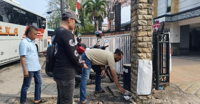Situasi Terminal Purabaya Sidoarjo pasca viralnya pengeroyokan calo bus yang memicu perhatian publik.