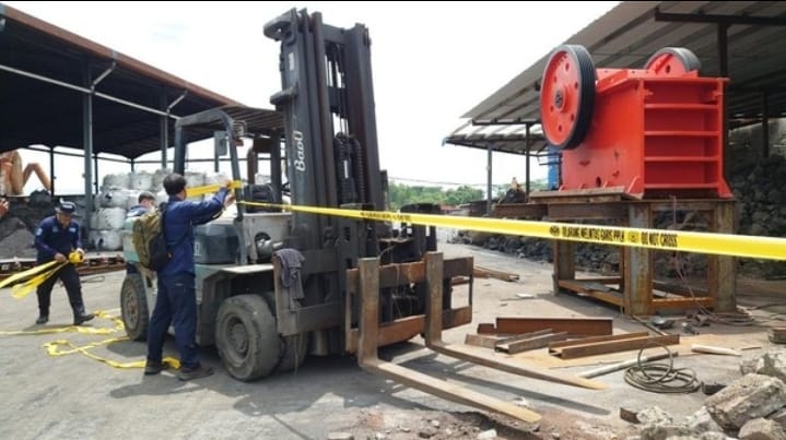 Pengroyokan tim KLHK dan wartawan di PT Genesis Regeneration Smelting