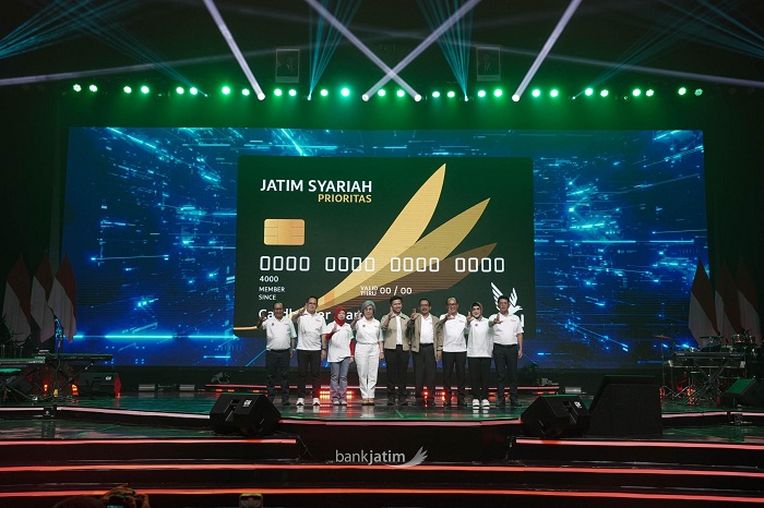 KOMPAK: Puncak peringatan Hari Ulang Tahun (HUT) Bank Jatim di Grand City Surabaya, Jumat (22/8).