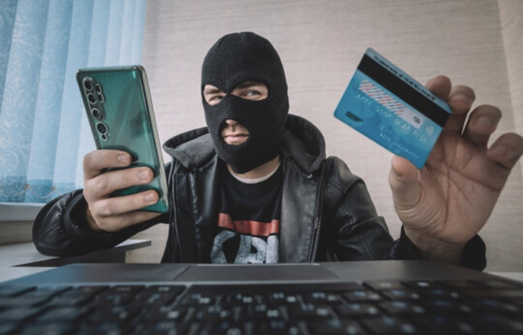 Captcha palsu yang digunakan hacker untuk jebak korban dan curi data lewat malware Lumma Stealer.