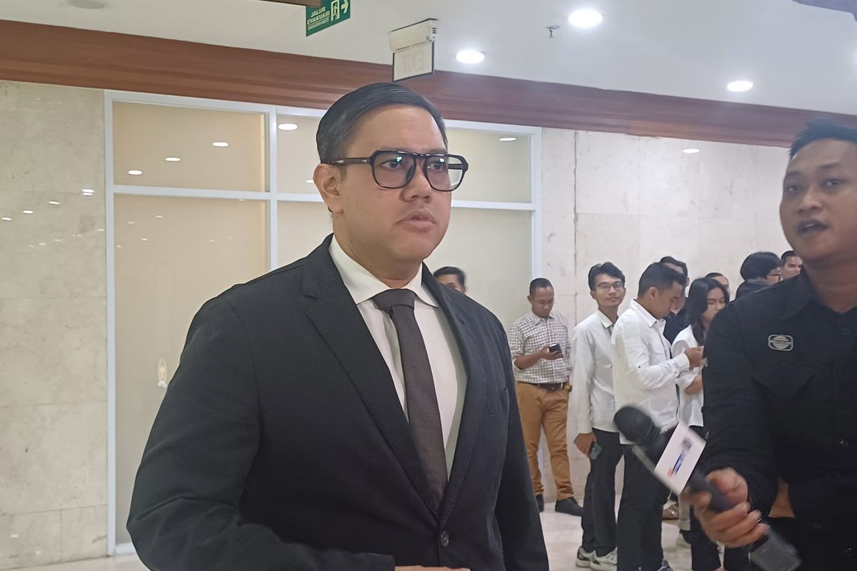 Rapat RUU penyiaran berjalan singkat karena aksi demonstrasi di Senayan