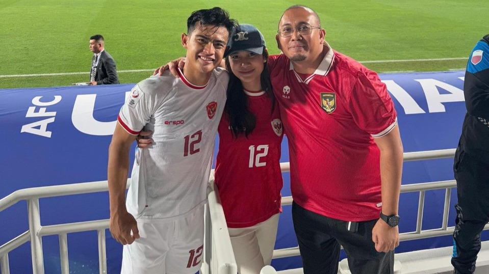 Pratama Arhan resmi cerai dari Azizah Salsha di PA Tigaraksa. Pernikahan 2 tahun itu berakhir di tengah isu perselingkuhan.