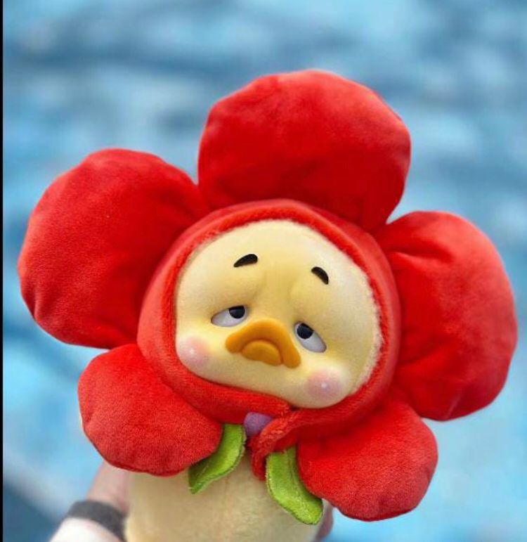 Boneka Upset Duck, tren viral Gen Z yang dianggap merepresentasikan perasaan lelah, stres, dan keresahan anak muda masa kini.