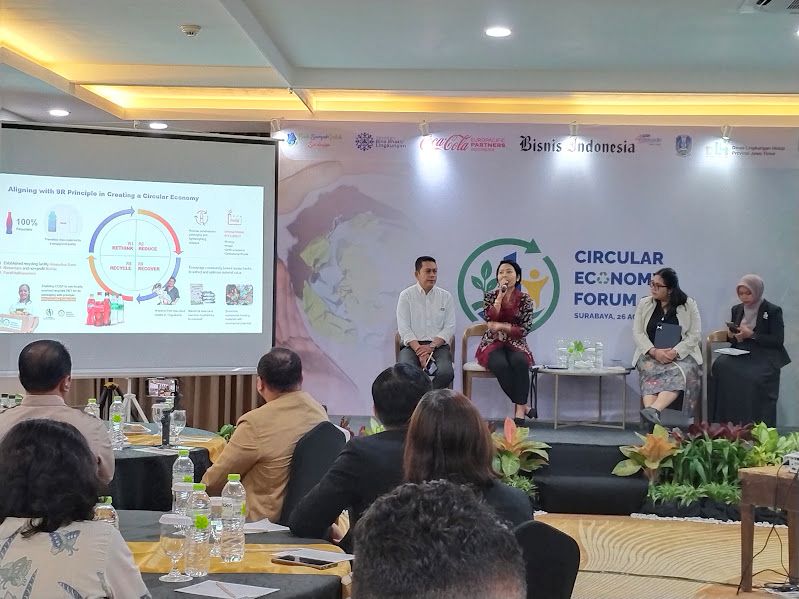 BERBAGI: Regional Public Affairs Manager Coca-Cola Europacific Partners Indonesia, Armytanti Hanum menjelaskan mengenai penerapan Permen LHK No. 75 Tahun 2019 tentang Peta Jalan Pengurangan Sampah