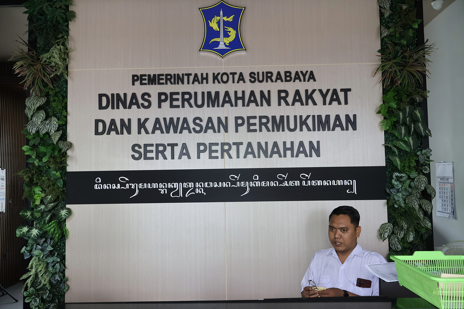 Aksara Jawa sudah digunakan untuk menulis nama instansi di Surabaya. (IST)
