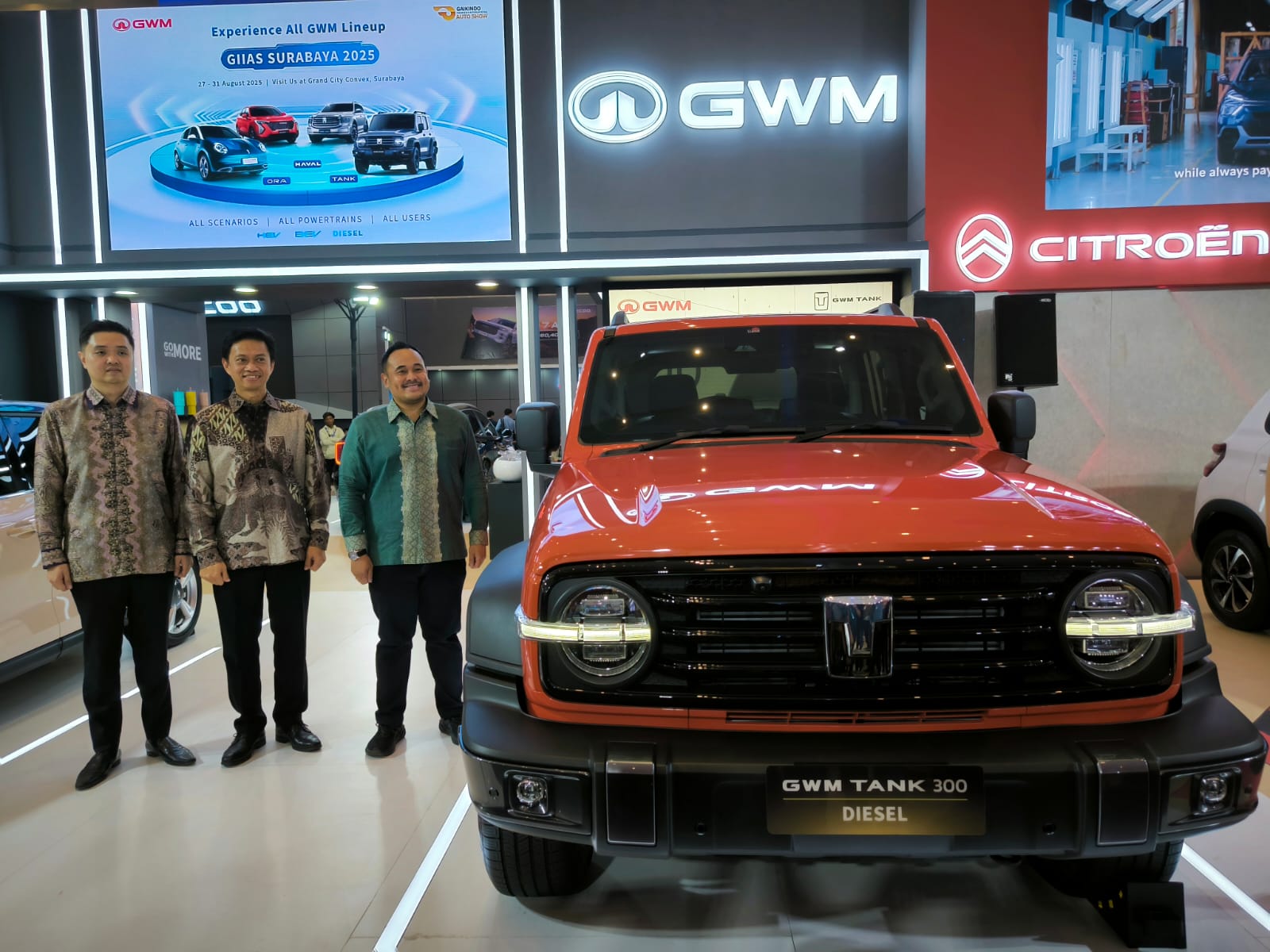 Tank 300 Diesel Turbo, SUV bertenaga mesin 2,4 liter yang powerful sekaligus efisien bahan bakar.