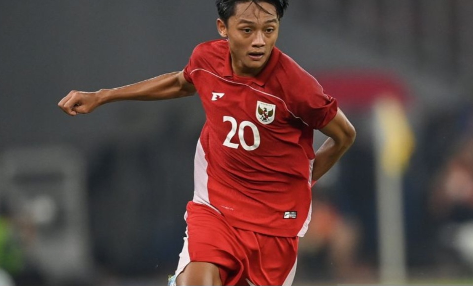 Pemain Arema FC yang juga pesepak bola Timnas Indonesia U-23 Achmad Maulana Syarif. ANTARA FOTO/Dhemas Reviyanto/Lmo/tom.
