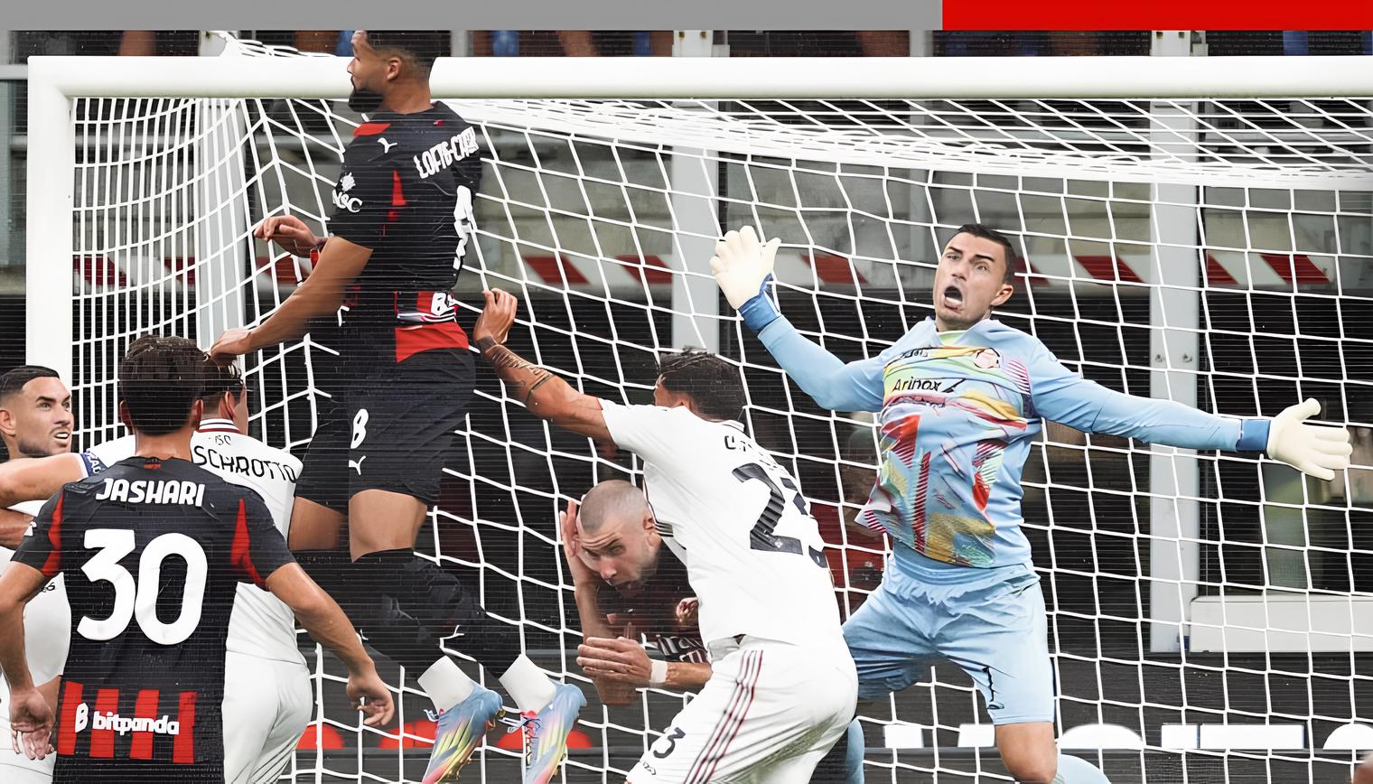 Emil Audero menjaga gawang Cremonese sengan baik.