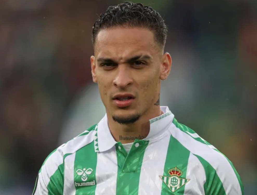 Anthony terancam gagal balik ke Real Betis karena permintaan gaji yang tinggi.